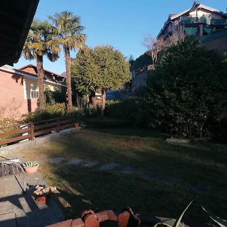Casa Vacanze Сasa de vacaciones Laveno-Mombello