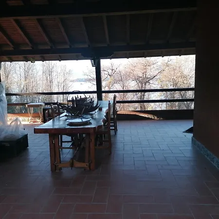 Casa Vacanze Сasa de vacaciones Laveno-Mombello